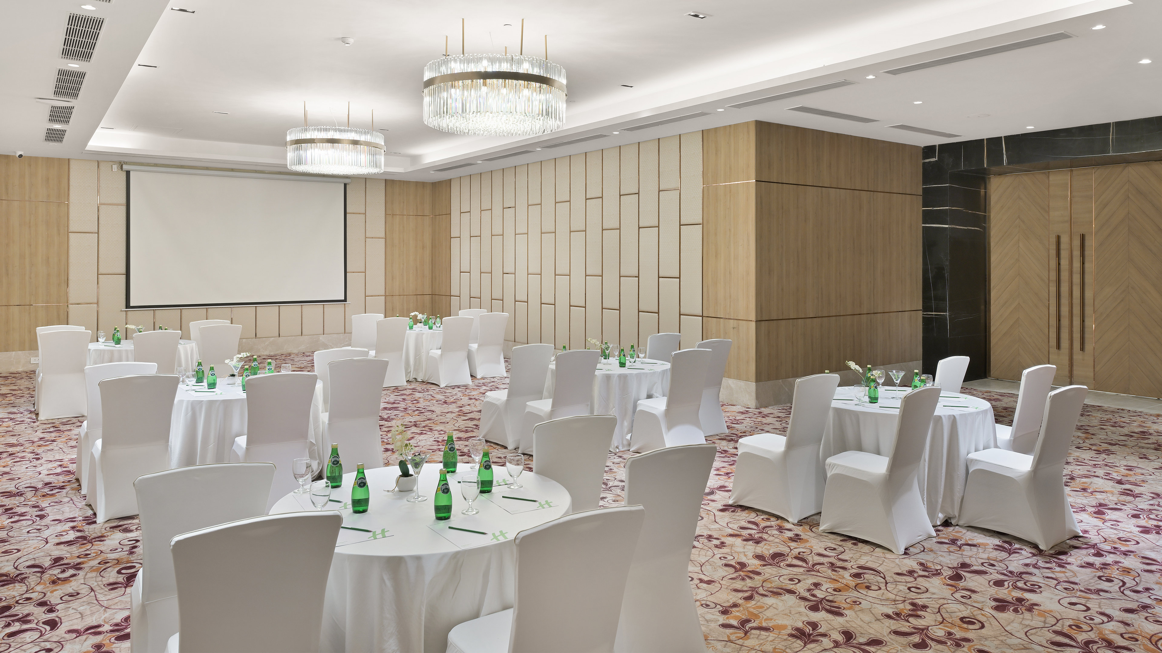 Holiday Inn Gurugram Sector 90 70/77