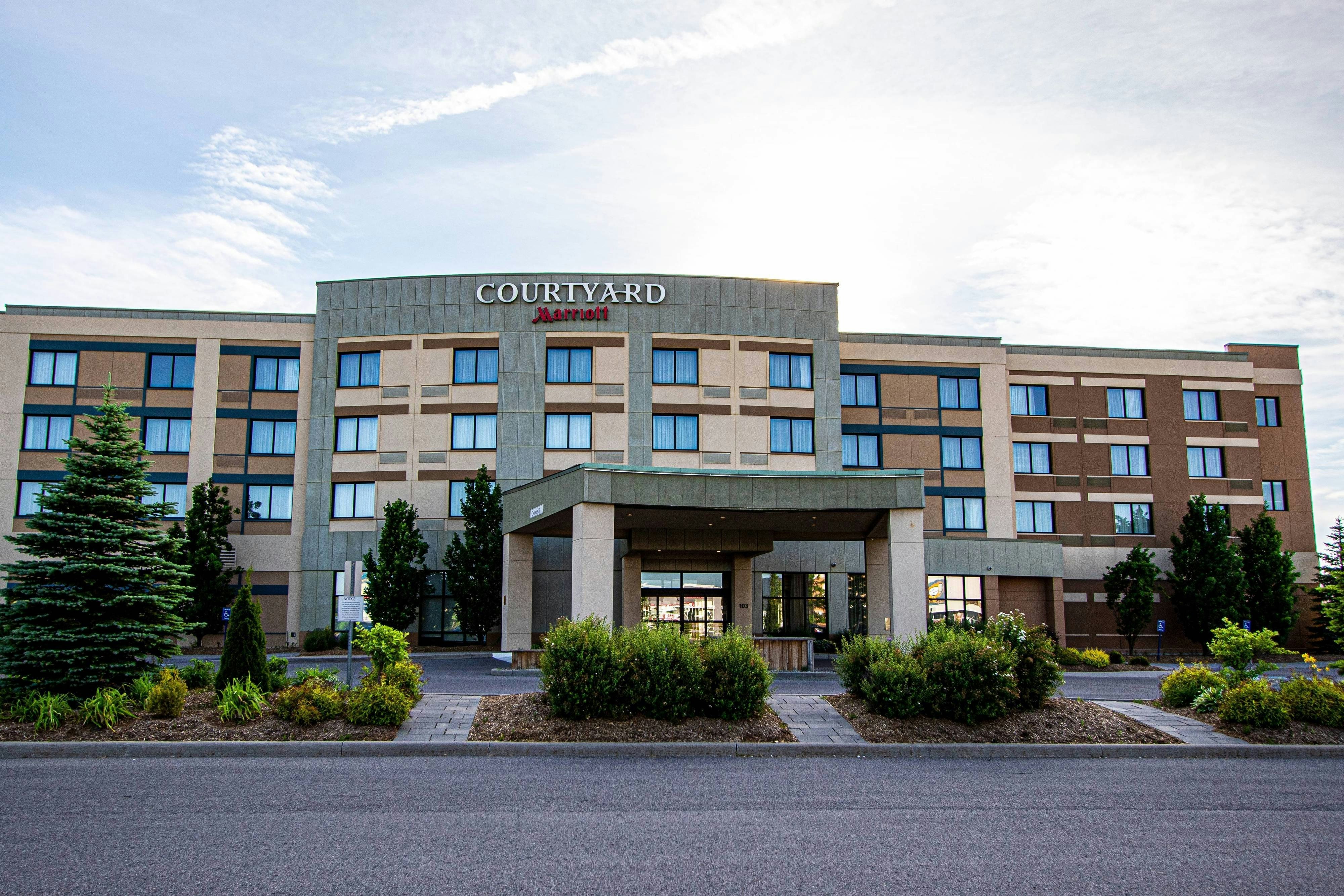 Courtyard Kingston Highway 401/Division Street 1/13