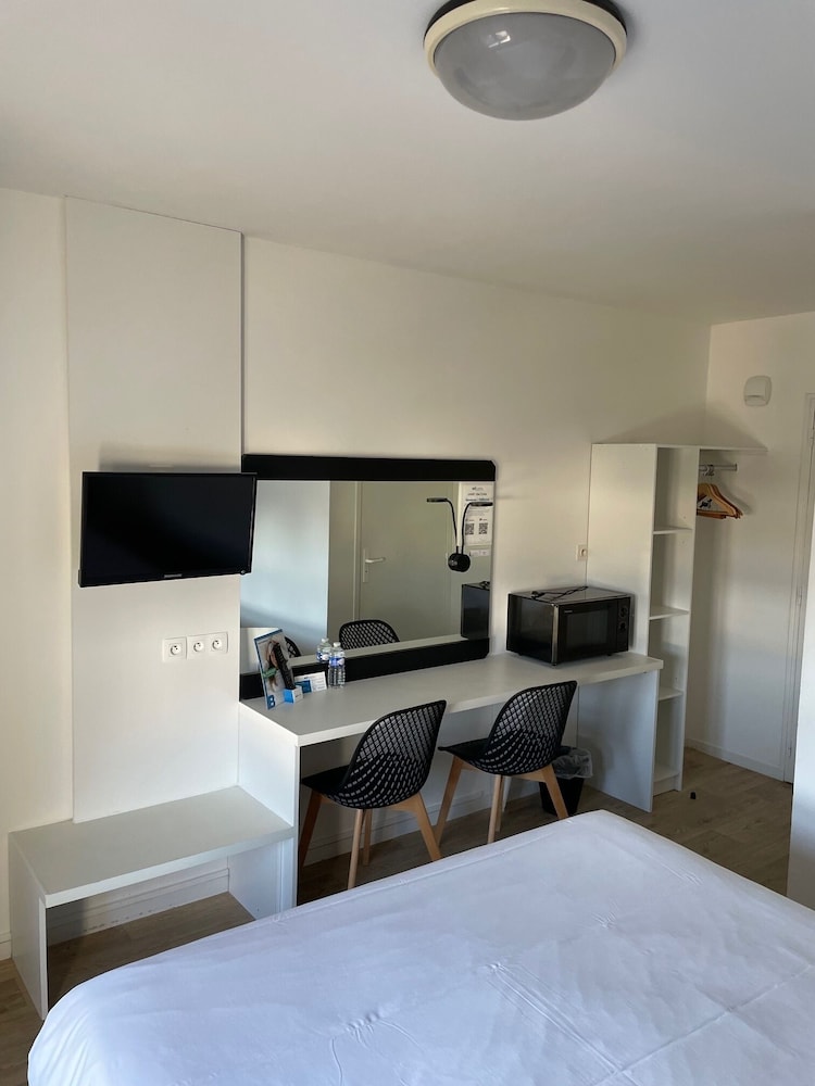 Brit Hotel Cherbourg Octeville 42/43