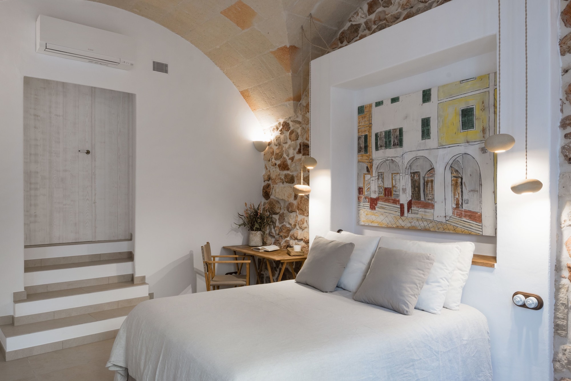 DELUXE, DOUBLE BED
