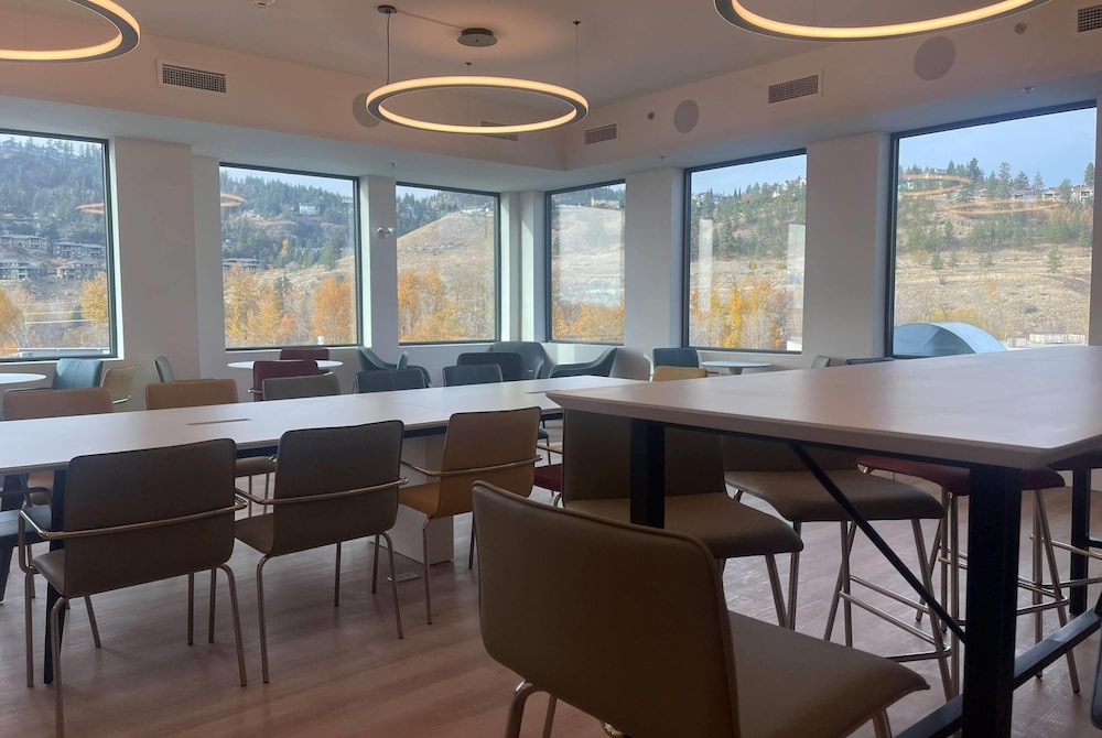 La Quinta Inn & Suites by Wyndham Kelowna BC 37/51