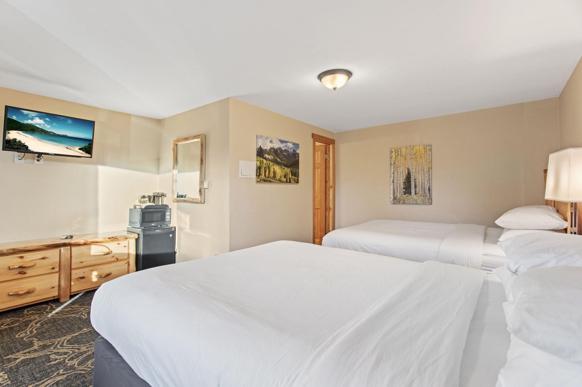 Mountain, 2 Queen Beds