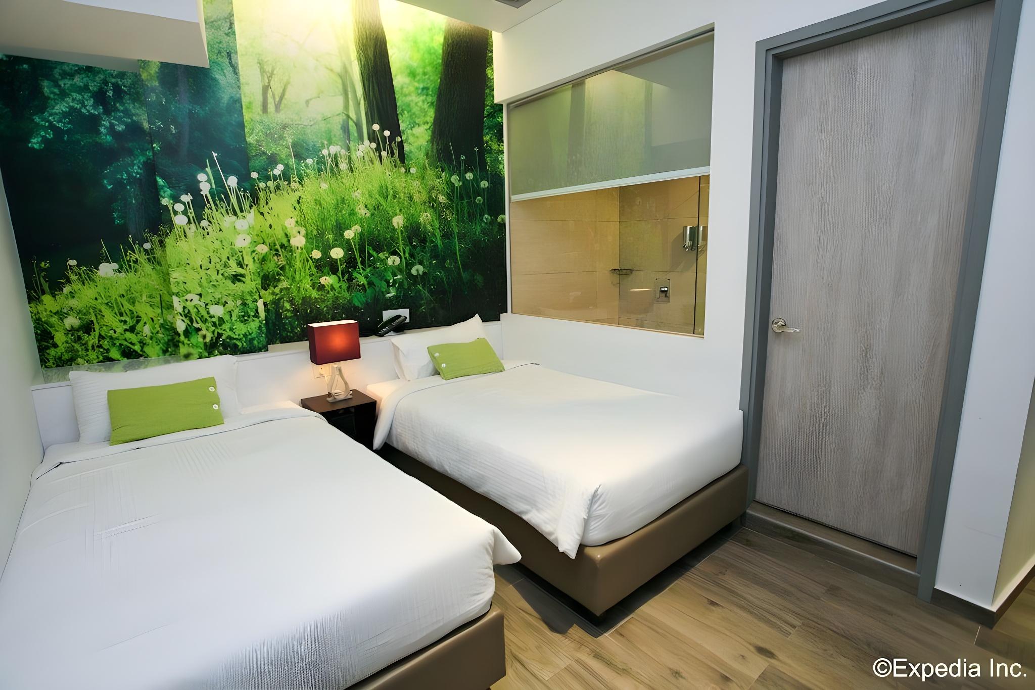 Gold, Superior, Queen Bed, No Window