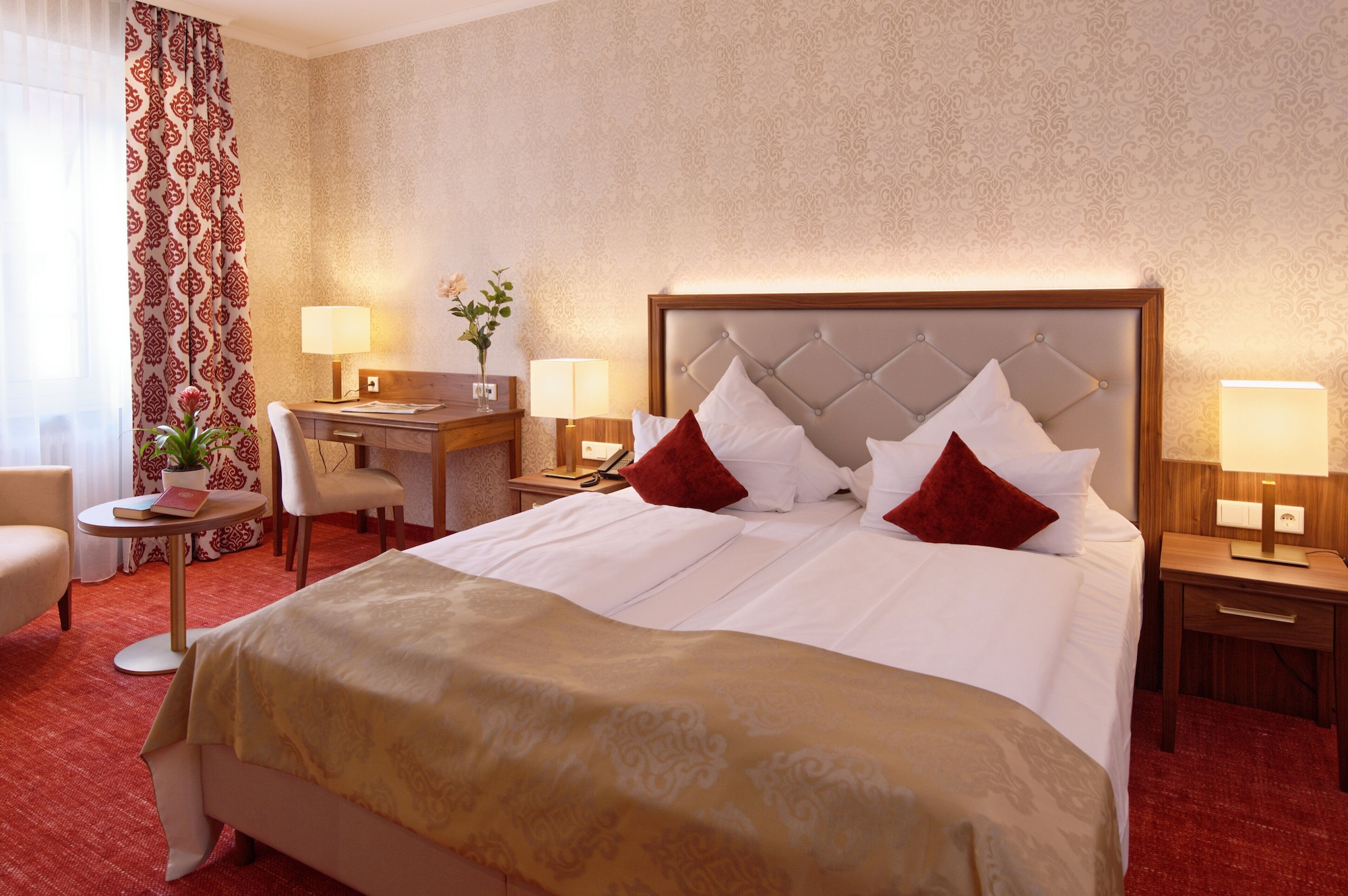 GRAND, DOUBLE BED, COURTYARD VIEW