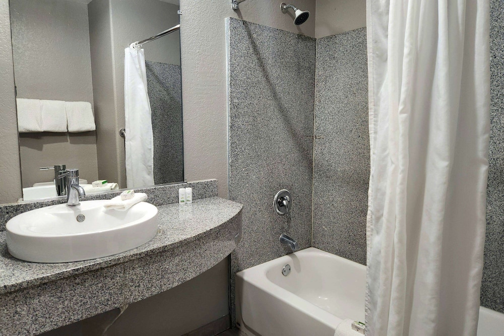 Motel6 San Antonio Tx Airport 55/60