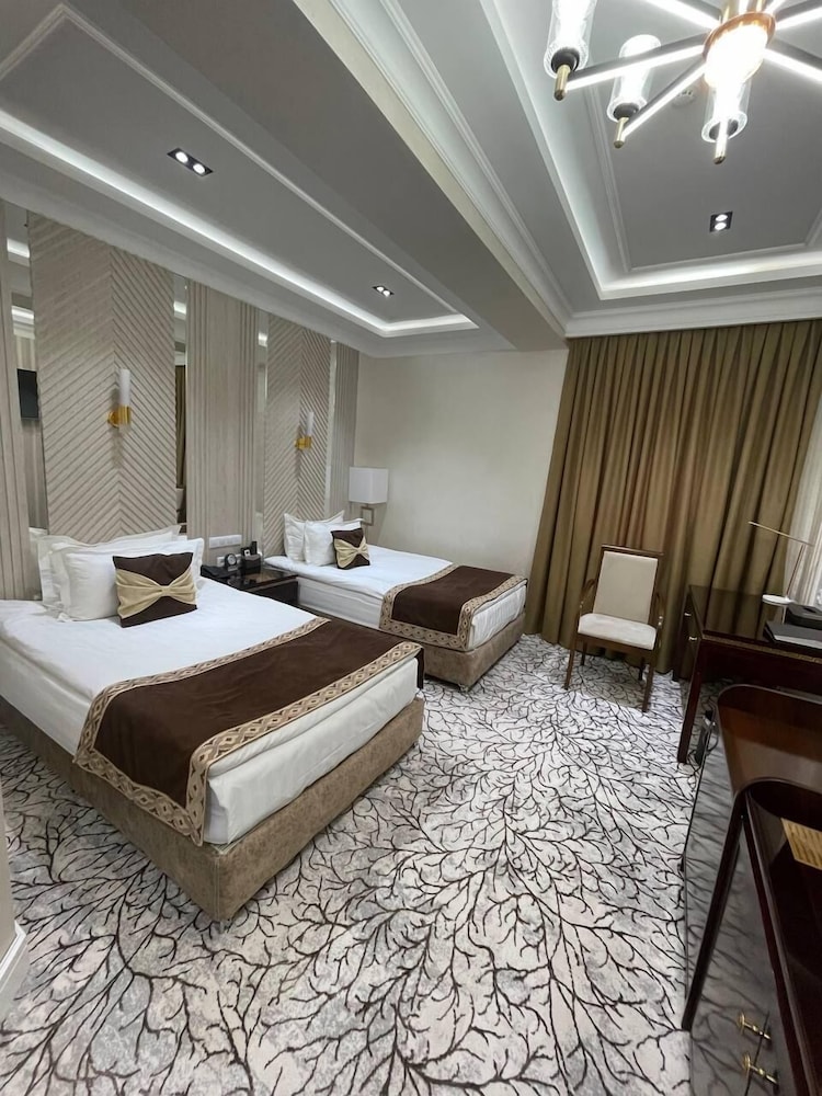 غرفة قياسية بسريرين منفصلين، Grand Hotel Zarafshan 2/6