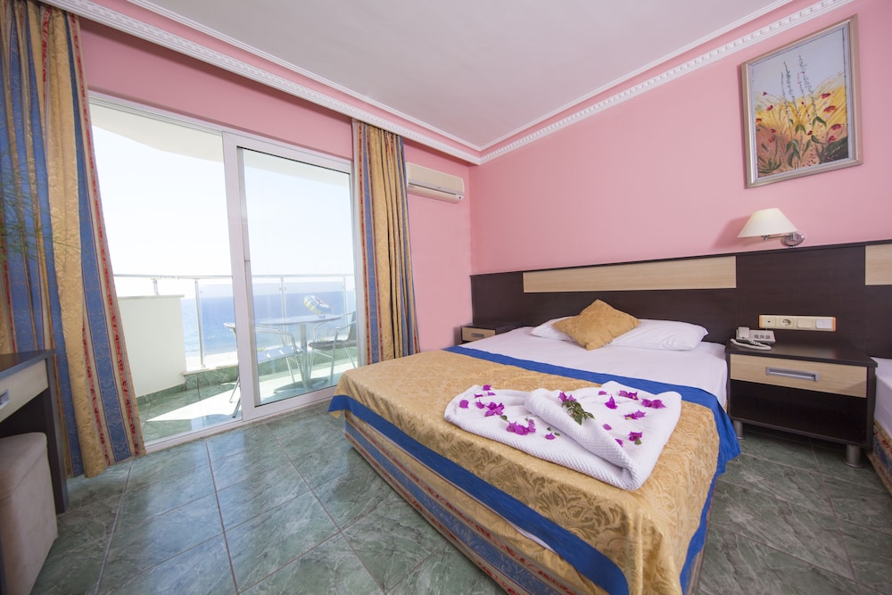 First Class Hotel 13/34