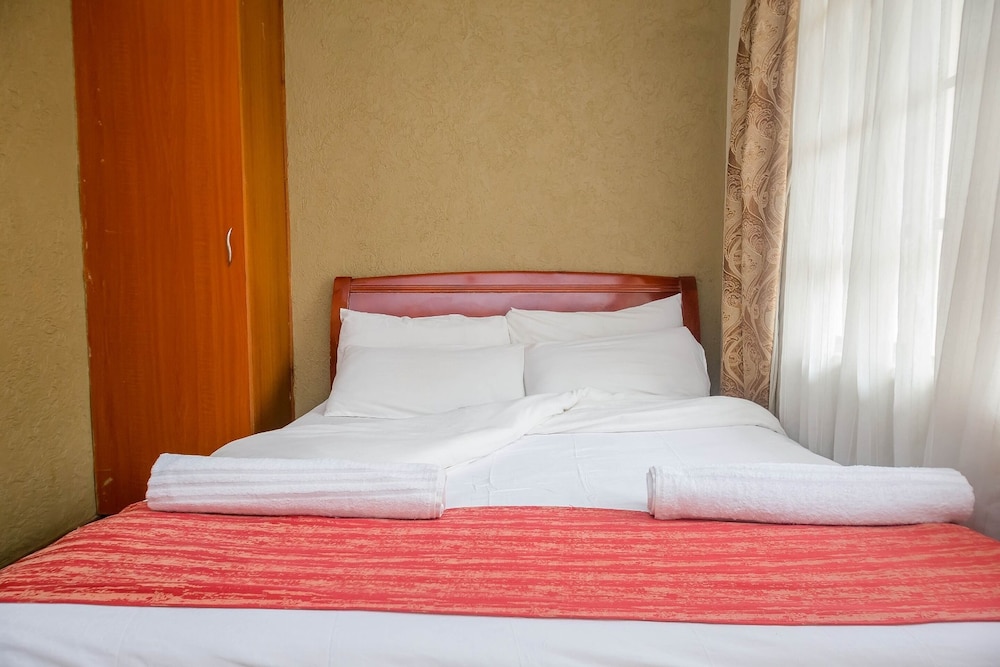 The Stand Leisure Hotel 25/50