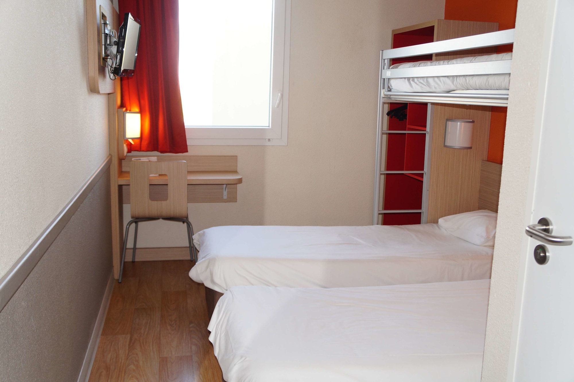 غرفة قياسية بثلاثة أسرّة، Hotel Premiere Classe Sens Nord Saint Clement 2/5