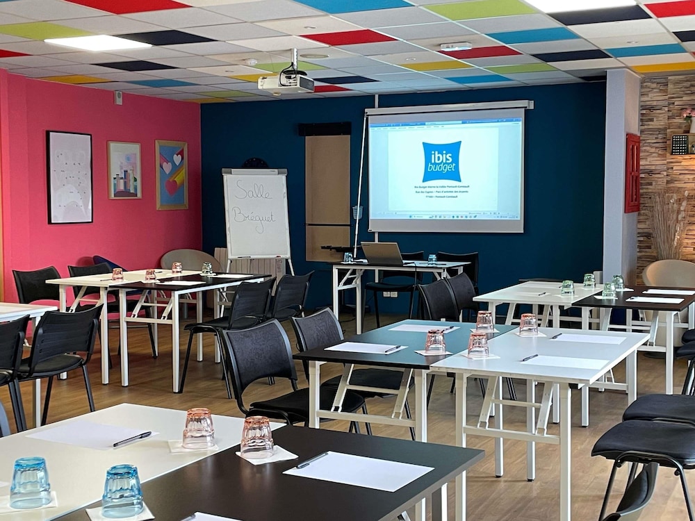 Ibis Budget Marne La Vallee Pontault Combault 53/61