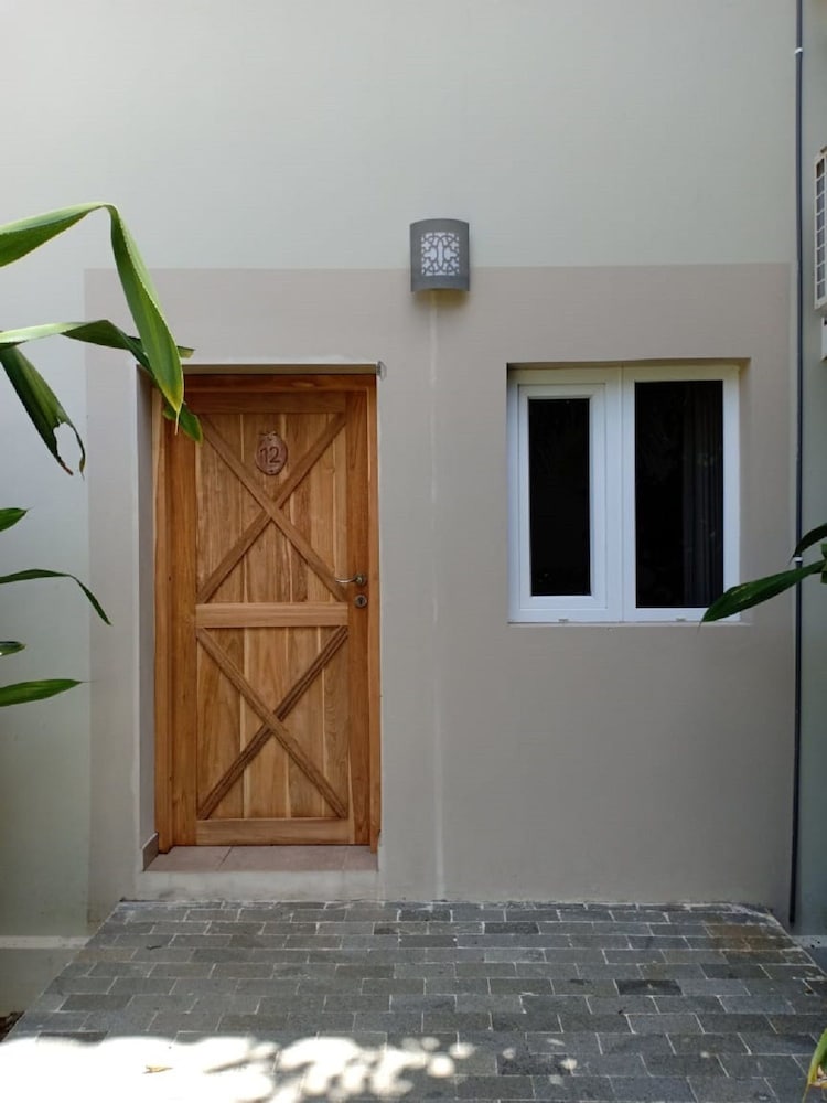 Coconut Lodge 7/50