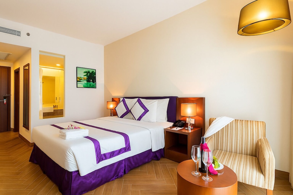 JUNIOR, DELUXE, KING BED, OCEAN VIEW