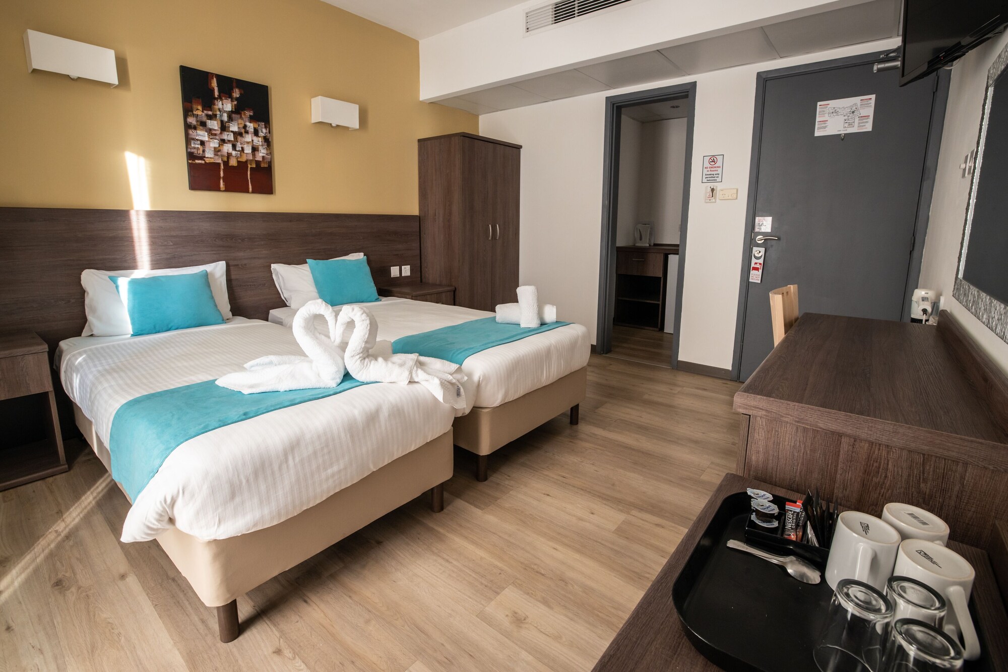 ROOM, DOUBLE OR TWIN BED, BALCONY