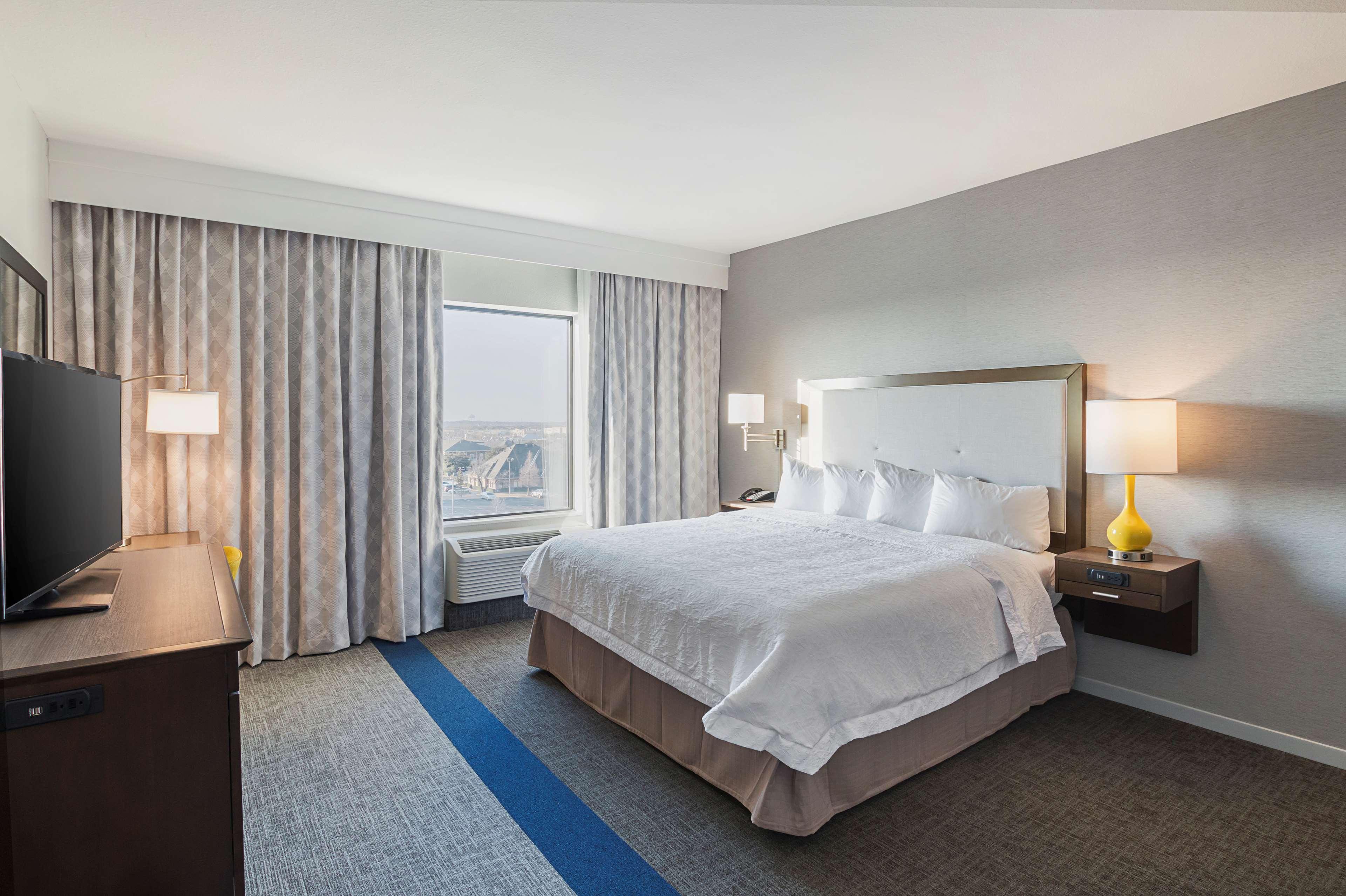 SUITE, KING BED, BATHTUB, ACCESSIBLE