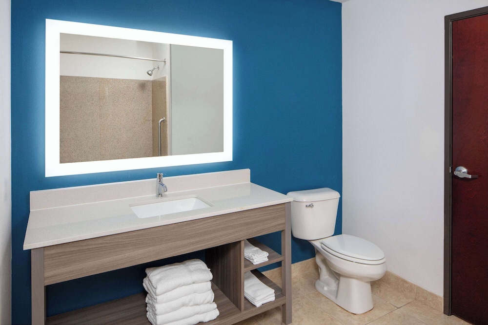 جناح ديلوكس بسريرين كوين، La Quinta Inn And Suites By Wyndham Woodward 4/4