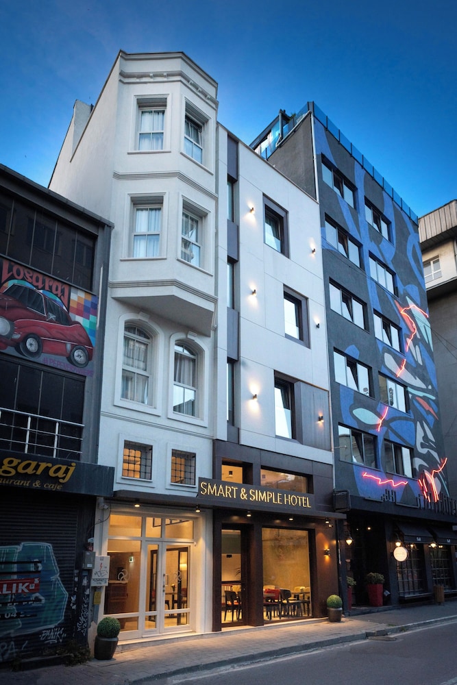 Smart and Simple Hotel Karakoy 3/50