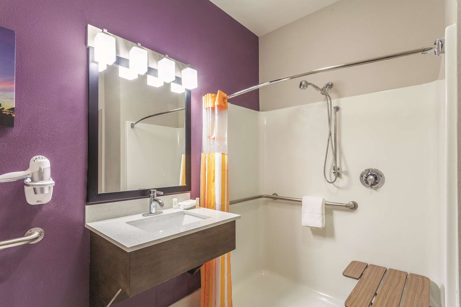 La Quinta Inn & Suites by Wyndham Hopkinsville 38/41