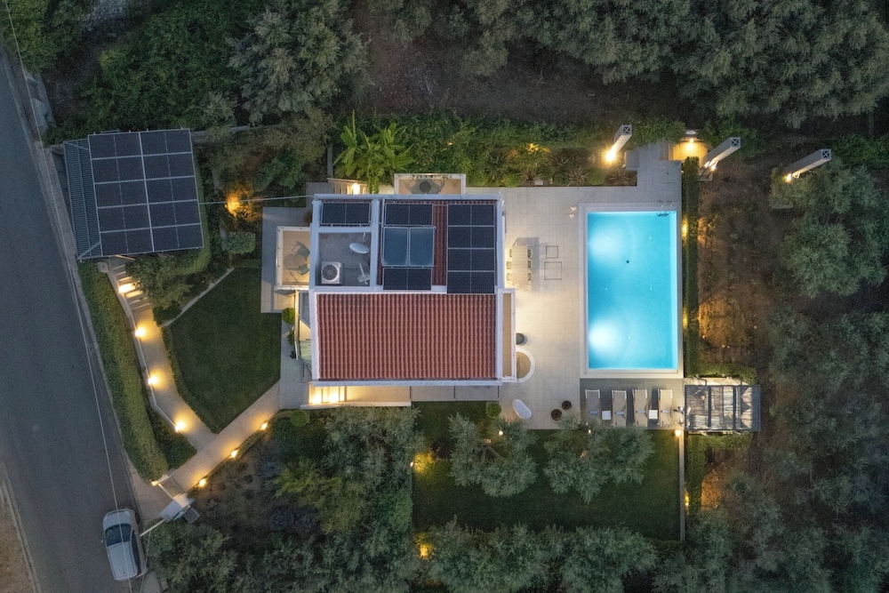 Villa Breeze 3/22