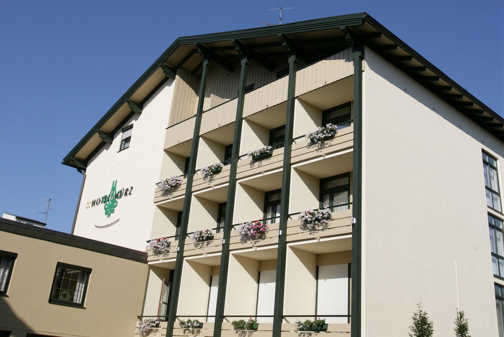 Das Wunsch-Hotel Mürz 1/71