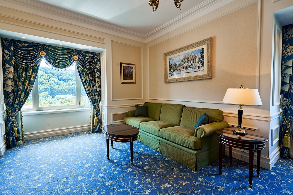 Fairmont Grand Hotel Kyiv 30/50