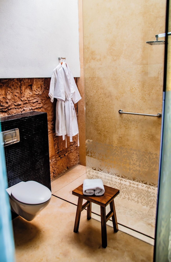 Casa Madero Hotel Boutique 68/73