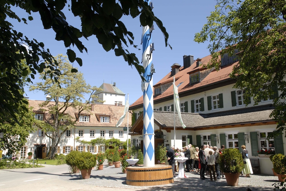 Brauereigasthof-Hotel Aying 3/50