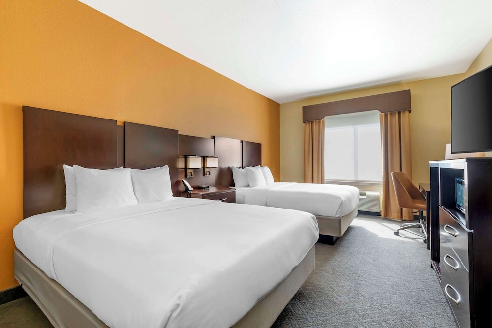 Comfort Inn and Suites Mexia, TX 14/59