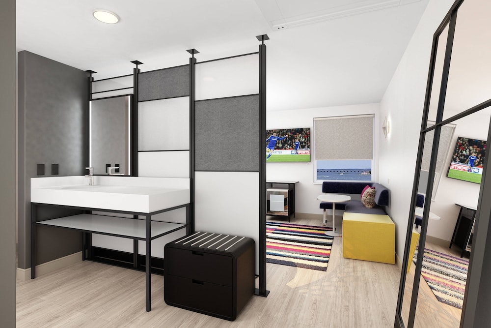 Aloft Wilmington at Coastline Center 15/50