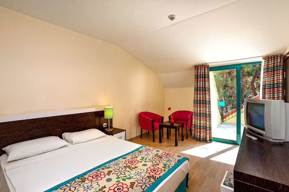 Dosi Hotel 8/50