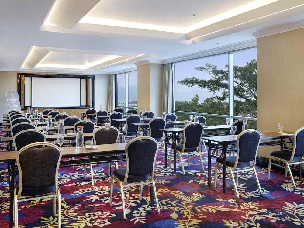 IBIS BANDUNG TRANS STUDIO 58/61