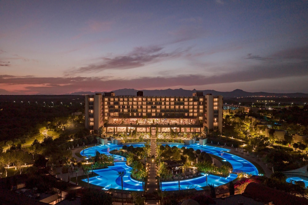 Concorde Luxury Resort and Casino in Bafra