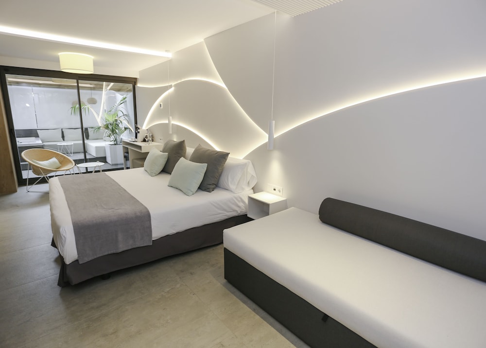 DELUXE, DOUBLE BED, HOT TUB