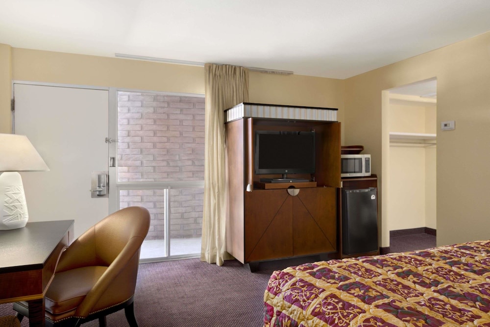 SureStay by Best Western Chambers Petrified Forest 10/17