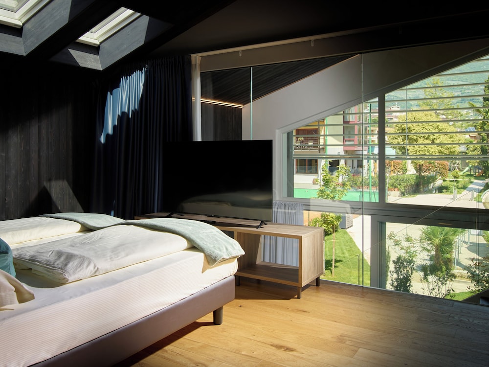 2 BEDROOMS, BUNGALOW