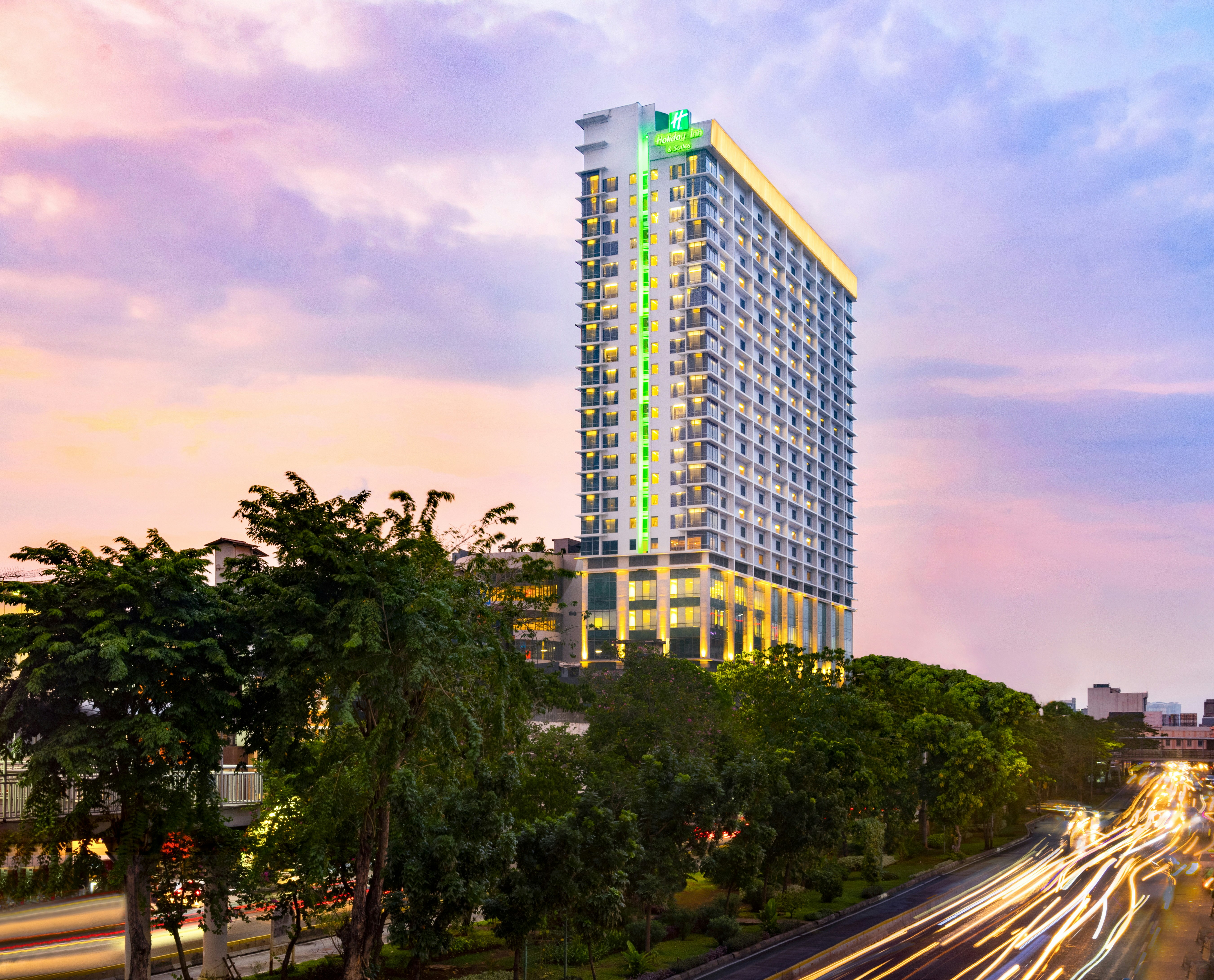 Holiday Inn Hotel Suites Jakarta Gajah Mada 2/77