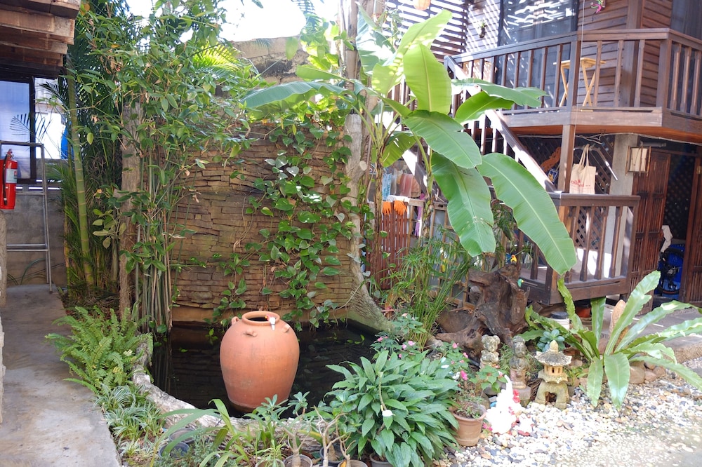 SAITHONG GUESTHOUSE 18/19
