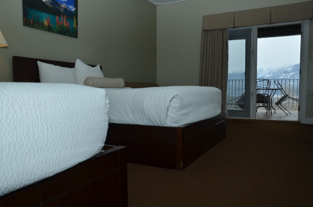 Days Inn By Wyndham Golden 12/41
