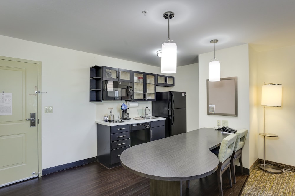 Candlewood Suites College Station At University 34/46