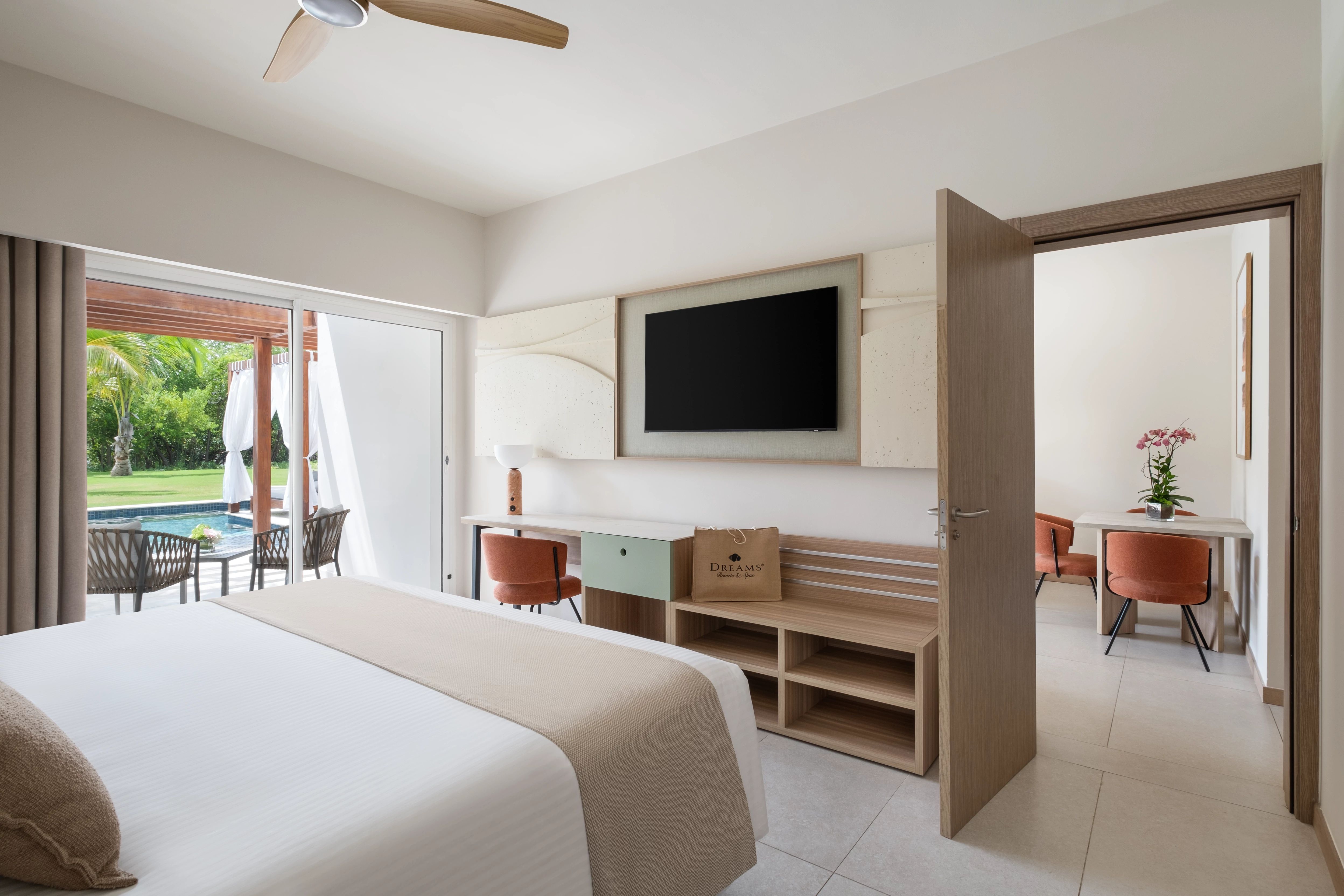 Preferred Club, Master, Suite, Private Pool