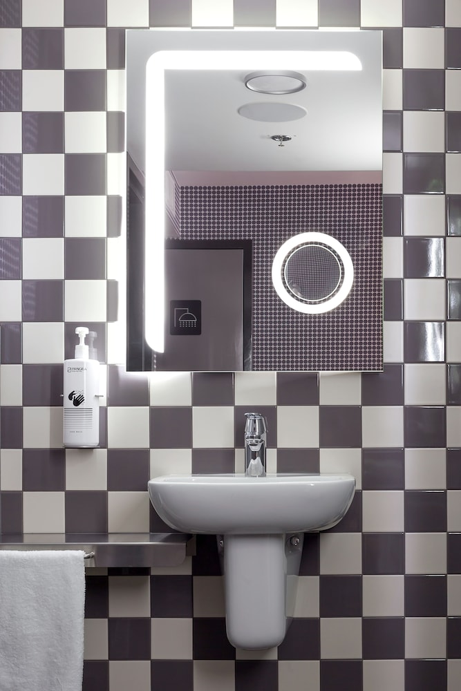 Pangea Pod Hotel 17/50