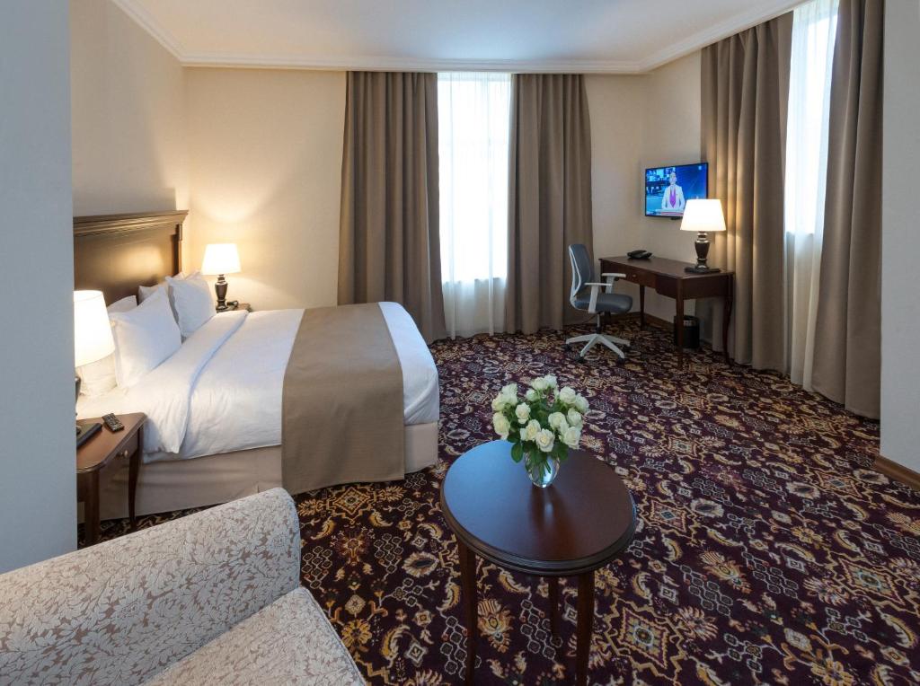 Room at Ani Grand Hotel Yerevan, YEREVAN