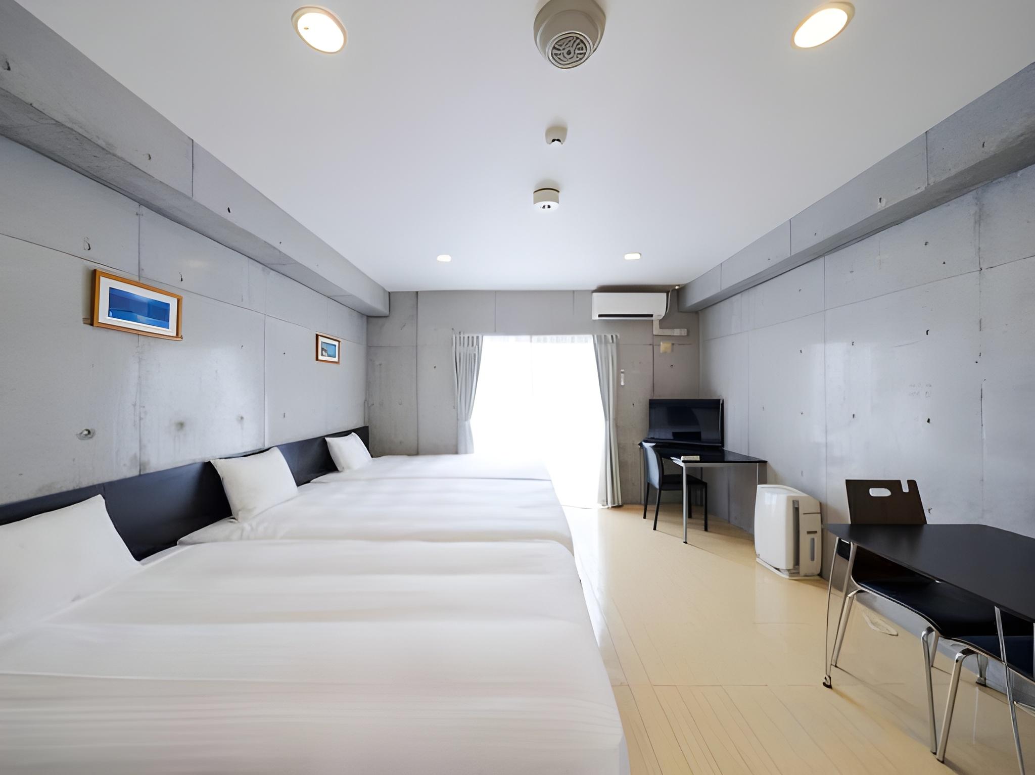 Residential, Triple, 3 Beds, Main Building
