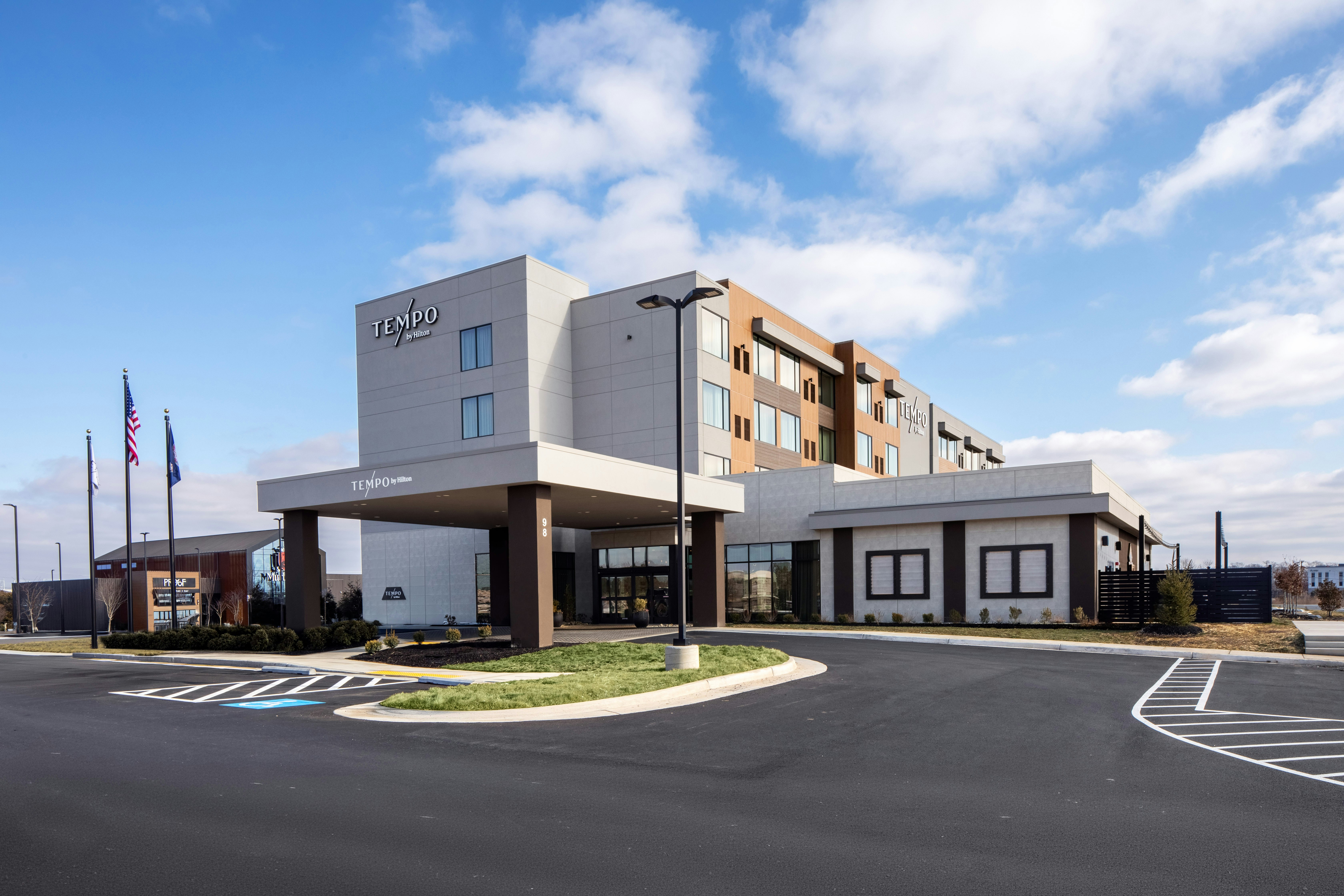 Tempo by Hilton Manassas 21/23