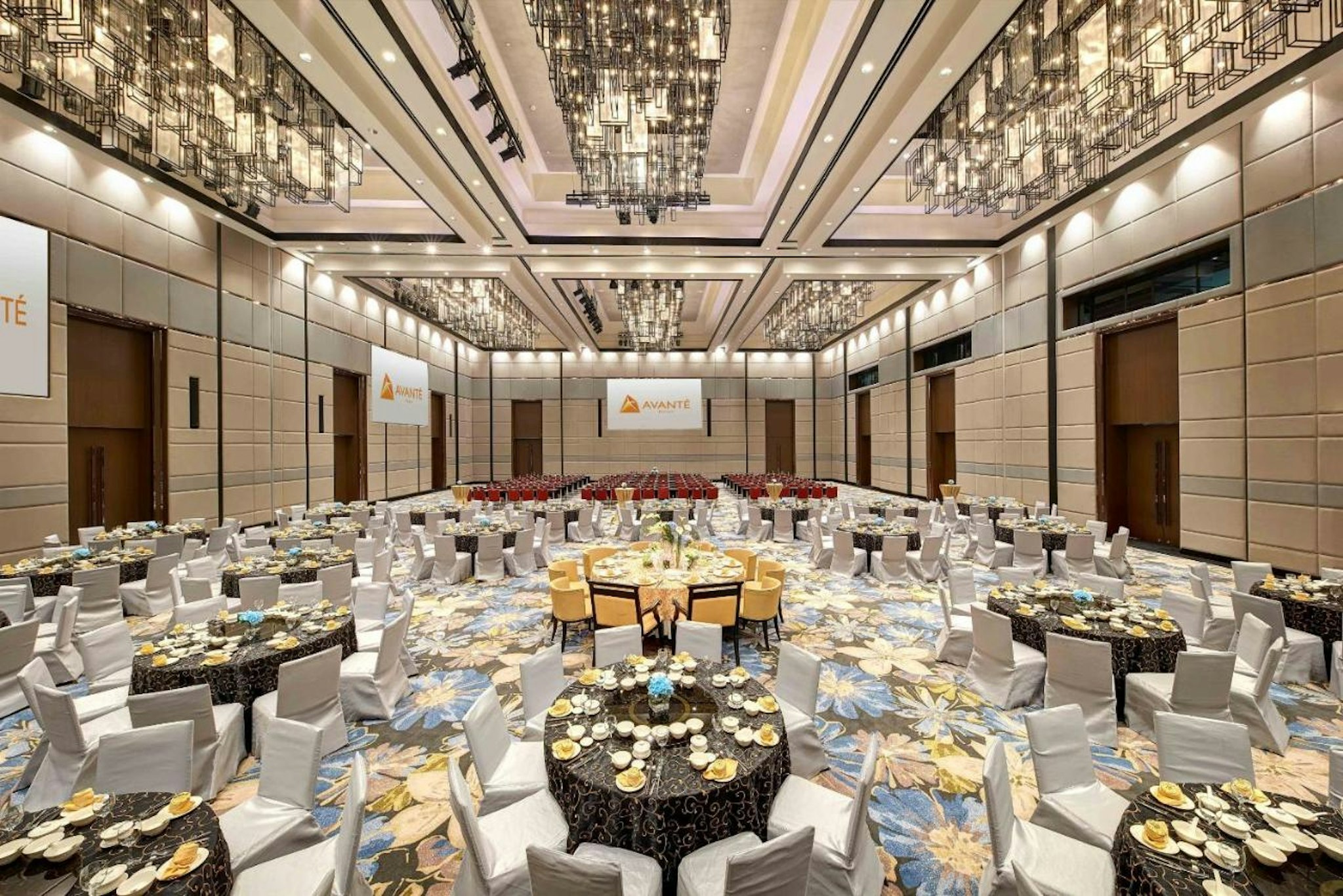 M World Hotel 30/40