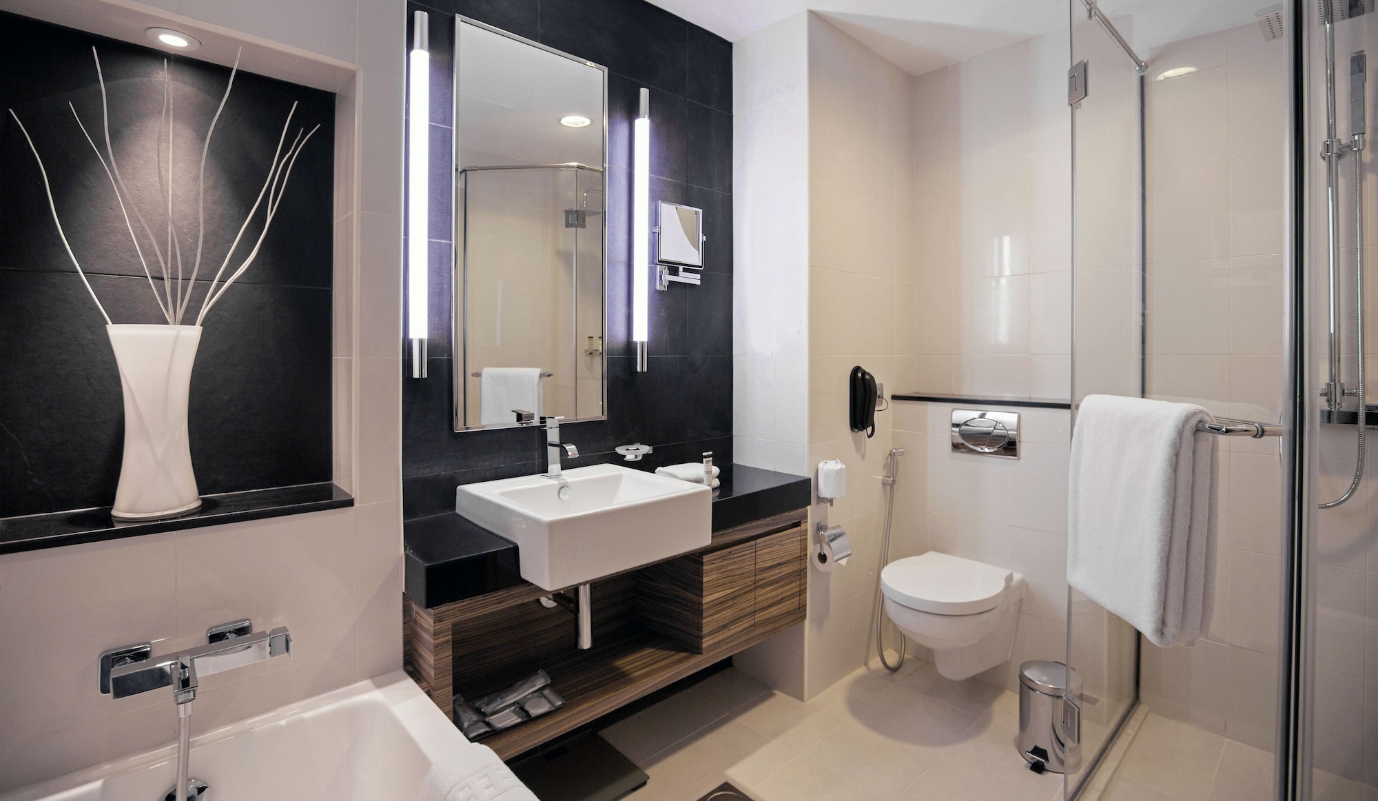 Pullman Dubai Jumeirah Lakes Towers - Hotel & Residence in DUBAI