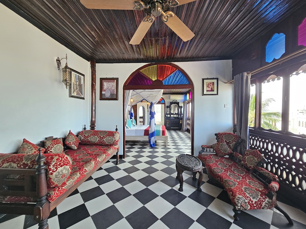 Dhow Palace Hotel 50/75