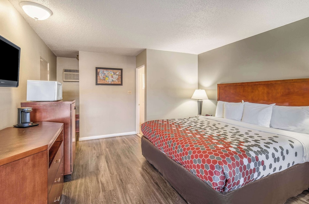 Econo Lodge Inn & Suites Yreka, CA 7/50