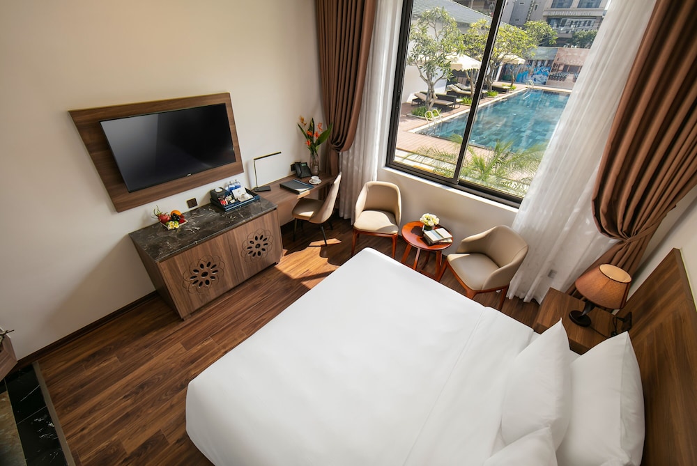 غرفة سوبيريور بسرير كوين بإطلالة على الحديقة، Nesta Hotel Danang 2/4