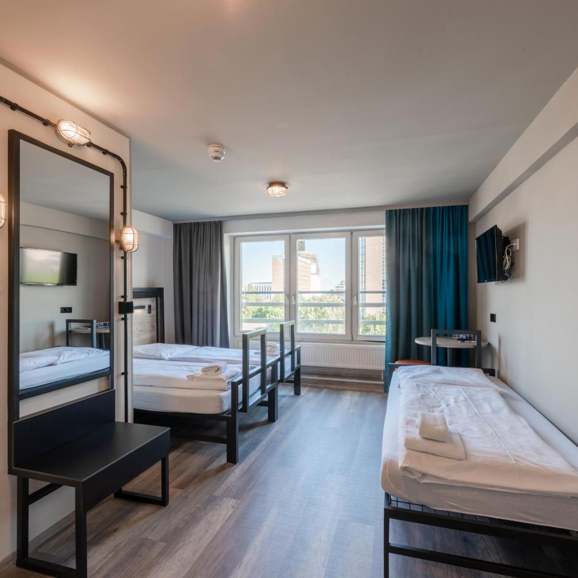 Room, Triple
