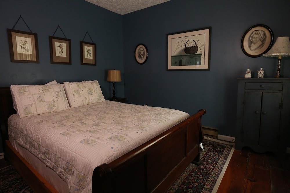 Lafayette Inn 24/66